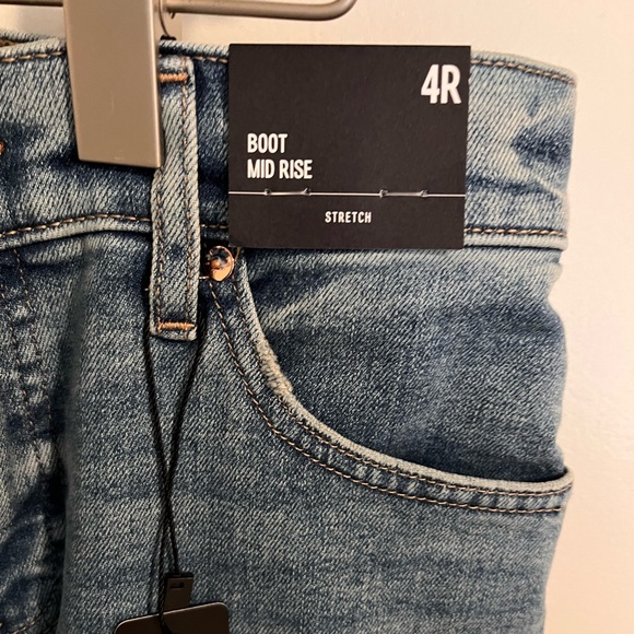 NWT Express mid-rise bootcut Jean with stretch, size 4R - Picture 5 of 5